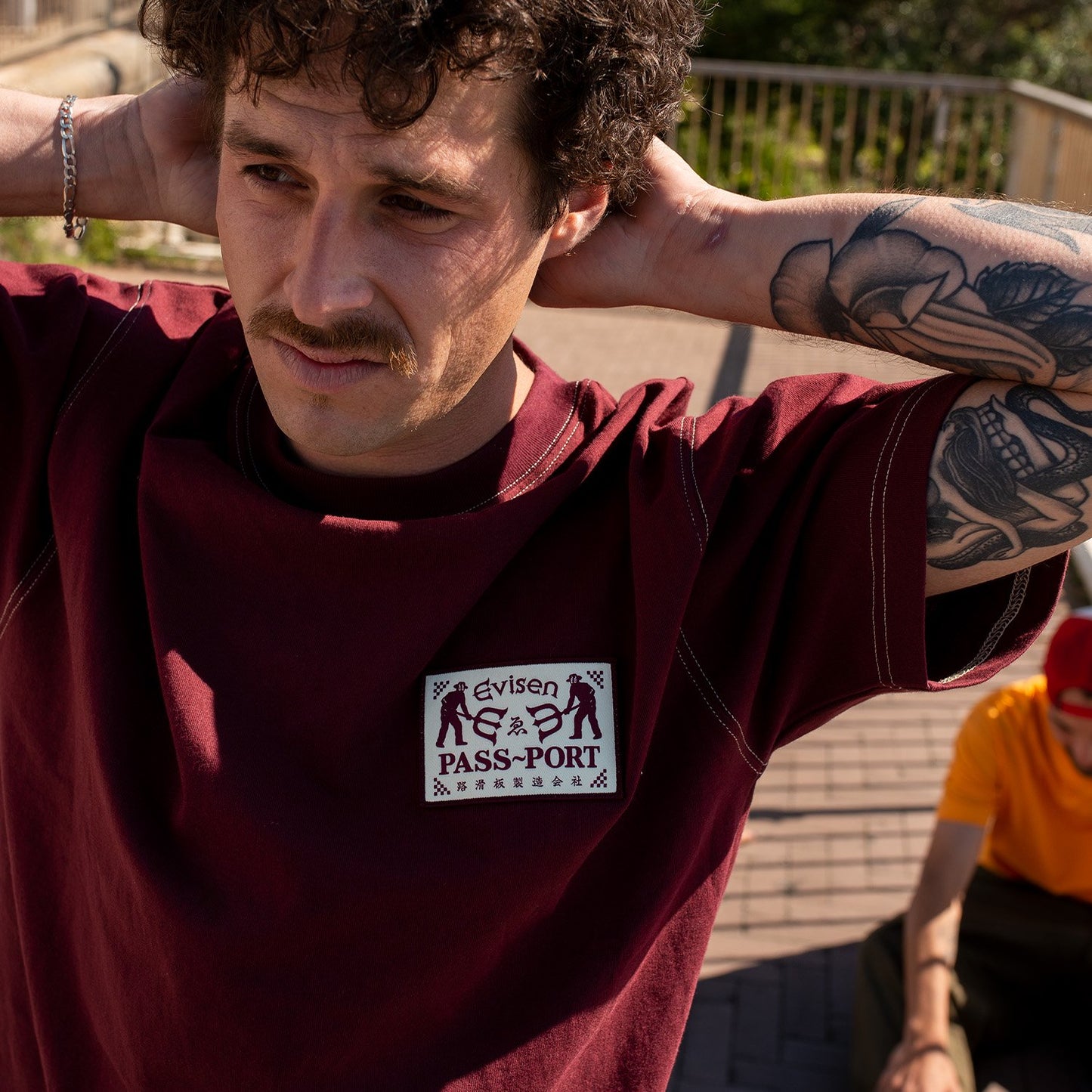 EVISEN x PASS~PORT LOGO LOCK UP TEE - BURGUNDY