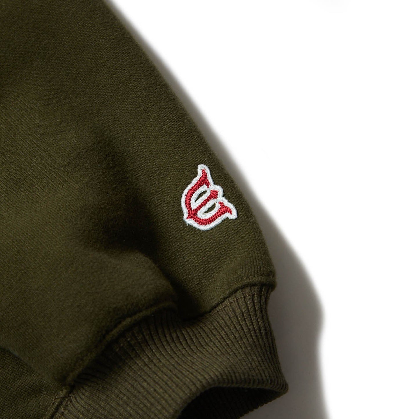 HOLIDAY CREW SWEAT - OLIVE