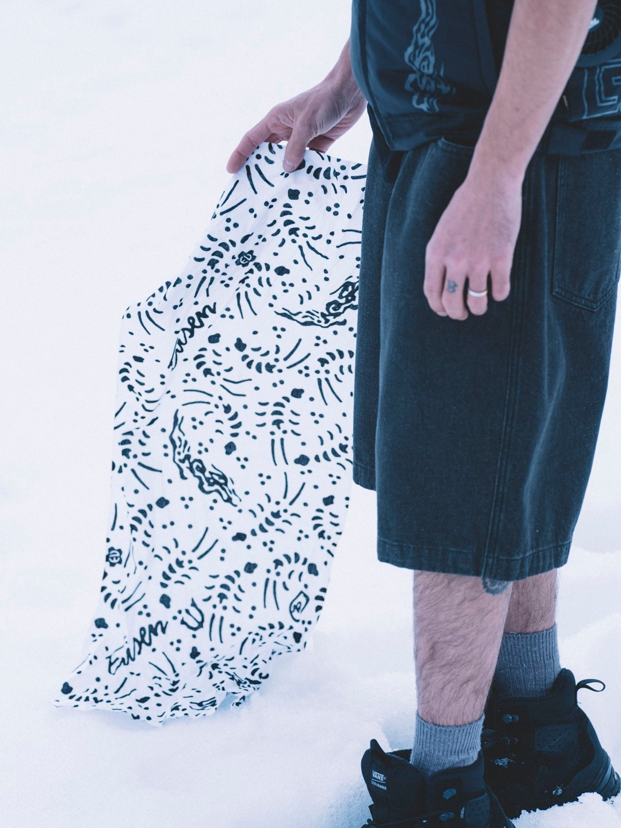 SHRIMP CHIRASHI TENUGUI - BLACK