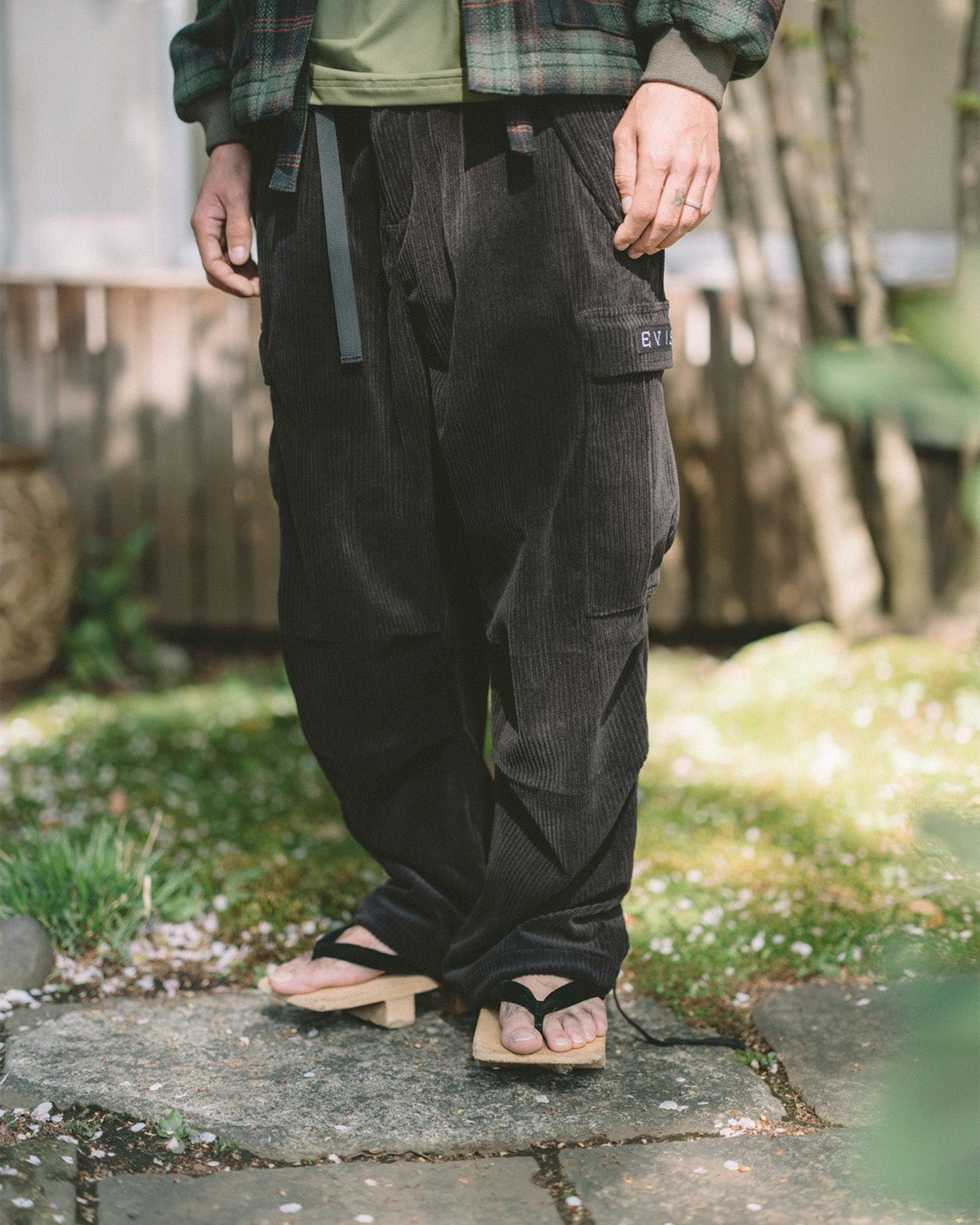 EQUALIZER CORD CARGO PANTS - BLACK