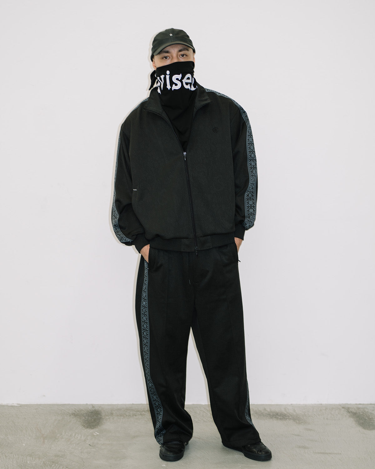DELUXE x EVISEN BOTANIC TRACKSUIT JKT - BLACK – Evisen Skateboards