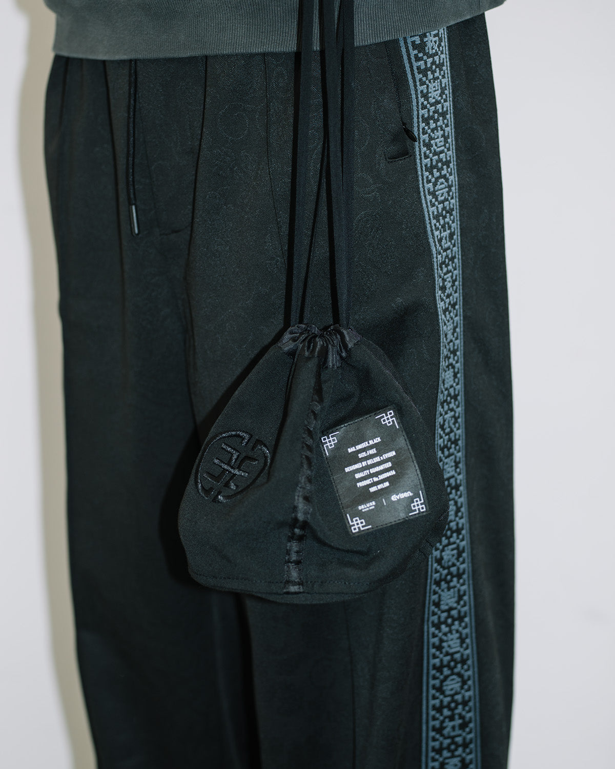 DELUXE x EVISEN PERSONAL EFFECTS BAG - BLACK – Evisen Skateboards