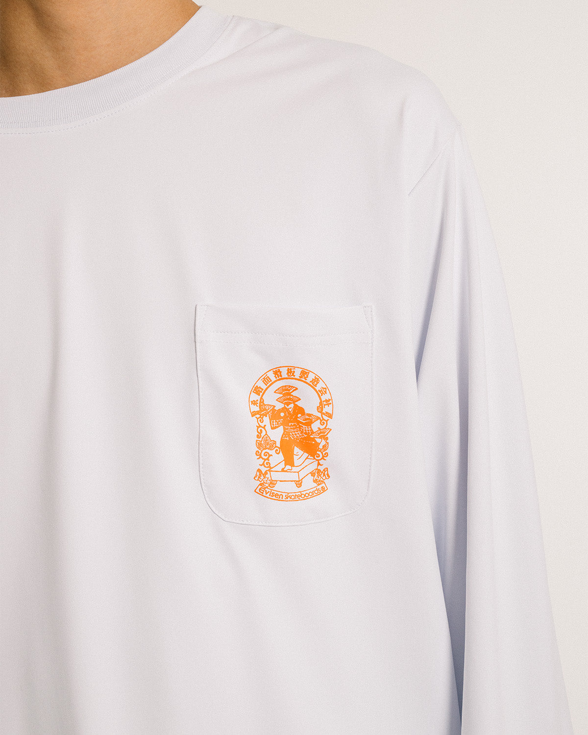 EMBLEM POCKET TECH LS TEE