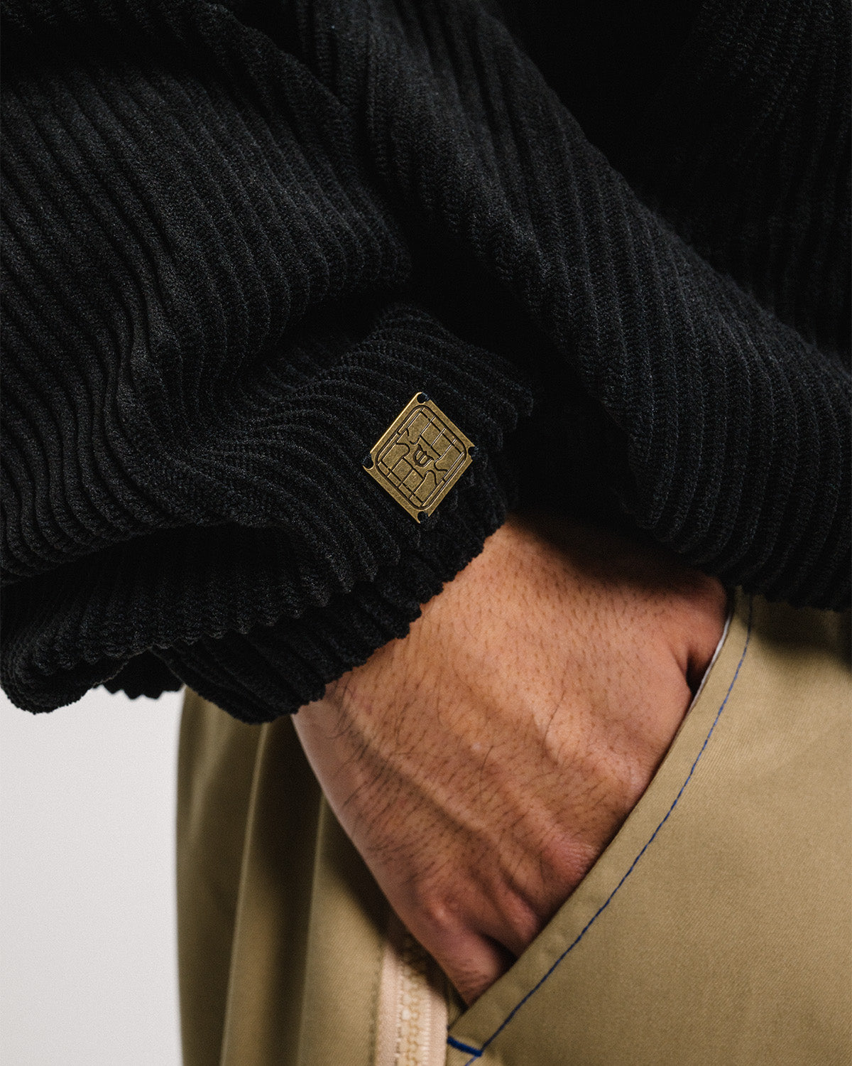 EQUALIZER CORD CREW SWEAT - BLACK