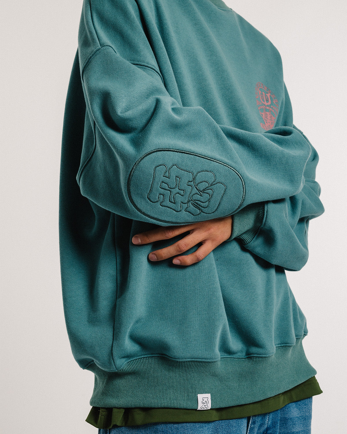 TIGER MATCH EMBLEM CREW SWEAT