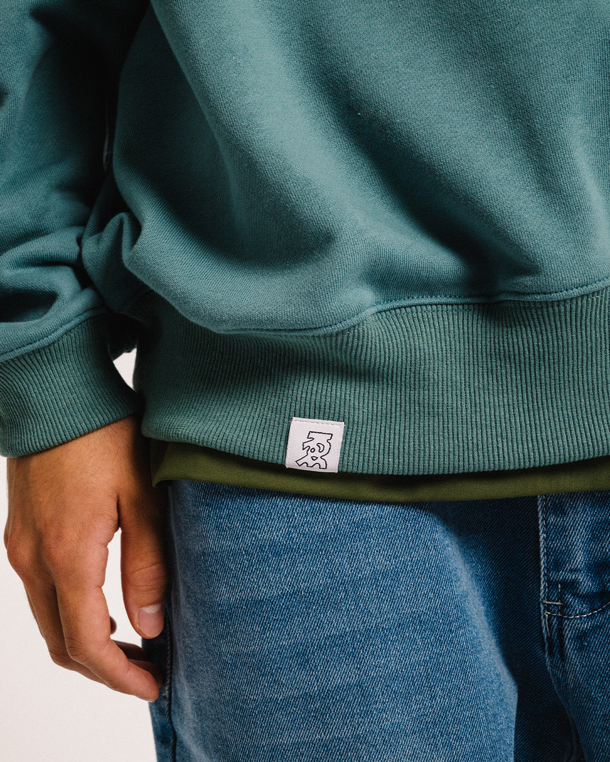 TIGER MATCH EMBLEM CREW SWEAT