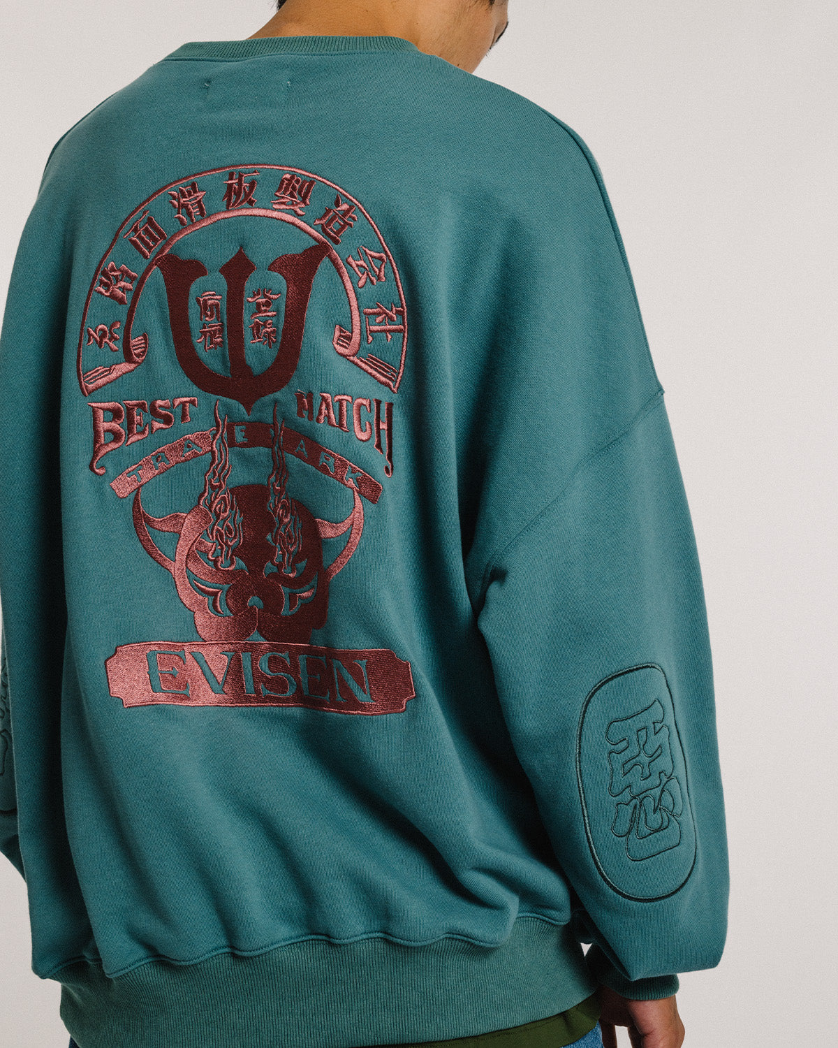 TIGER MATCH EMBLEM CREW SWEAT