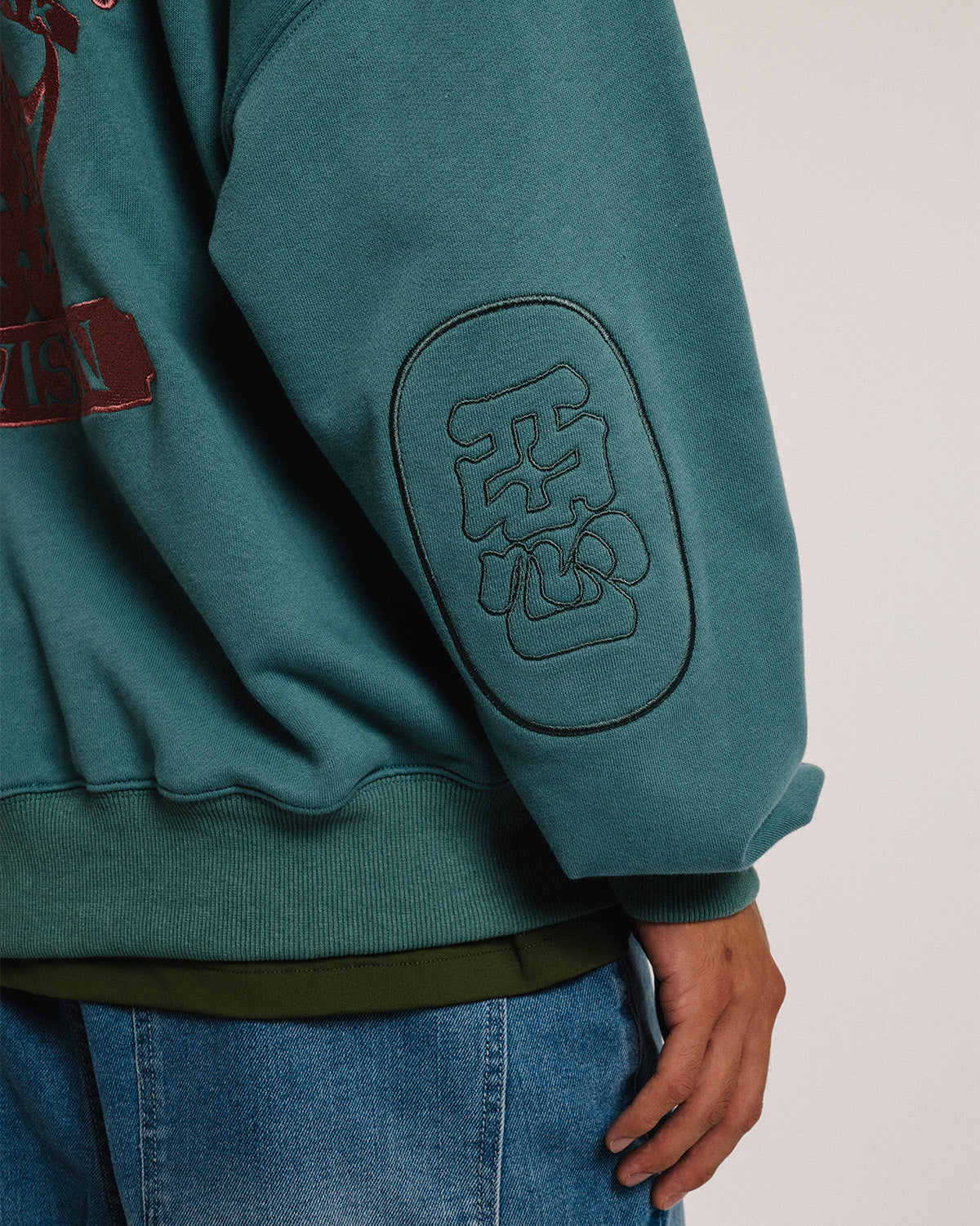 TIGER MATCH EMBLEM CREW SWEAT