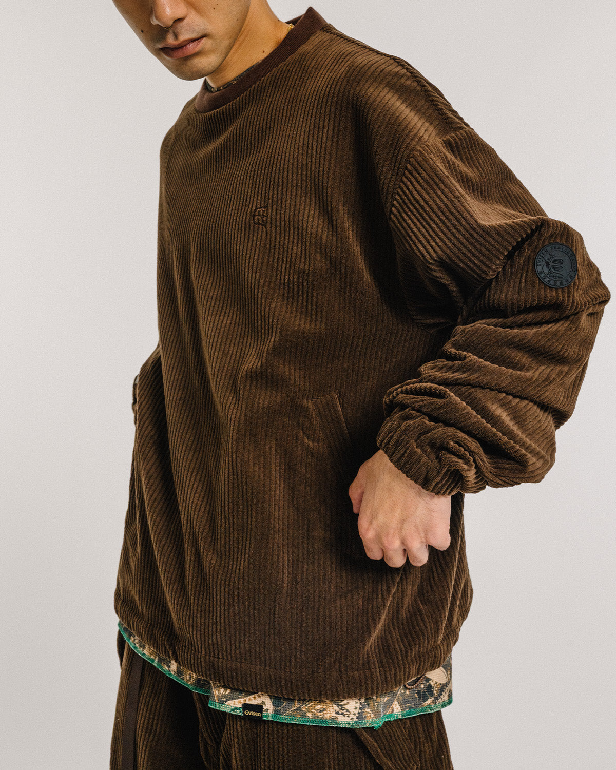 EQUALIZER CORD CREW SWEAT - MOCHA