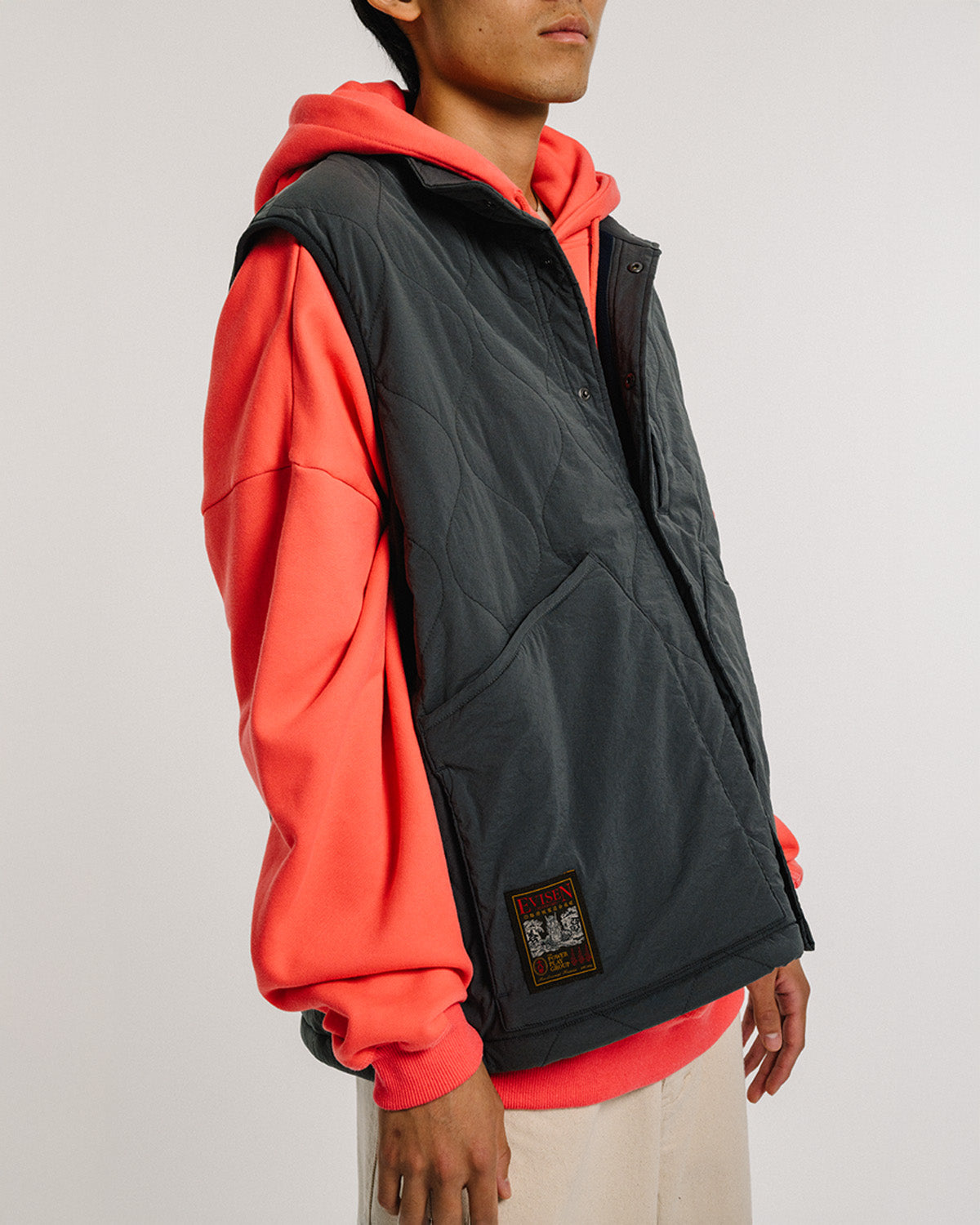 MIND LIGHT QUILTING VEST - CHARCOAL