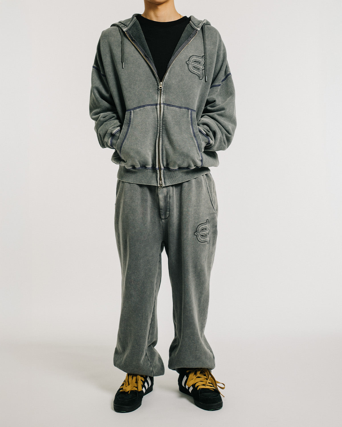 LOGO ZIP HOODIE - CHARCOAL