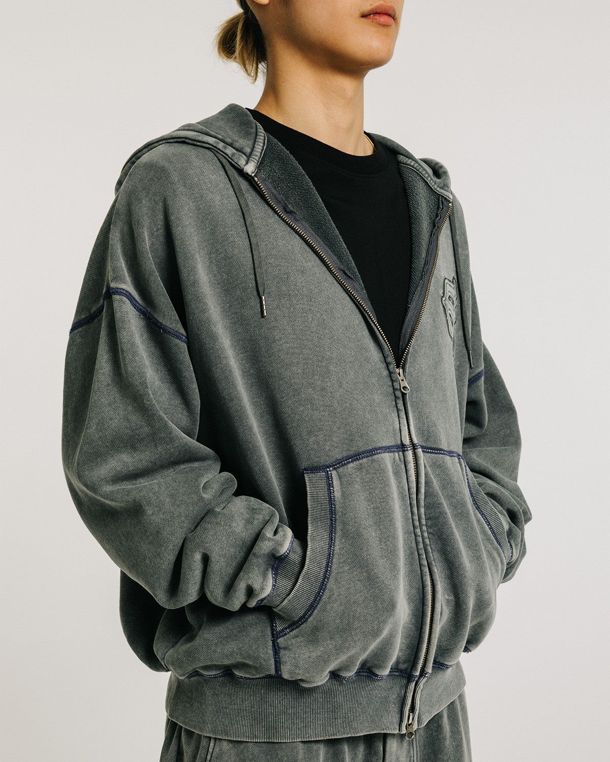 LOGO ZIP HOODIE - CHARCOAL