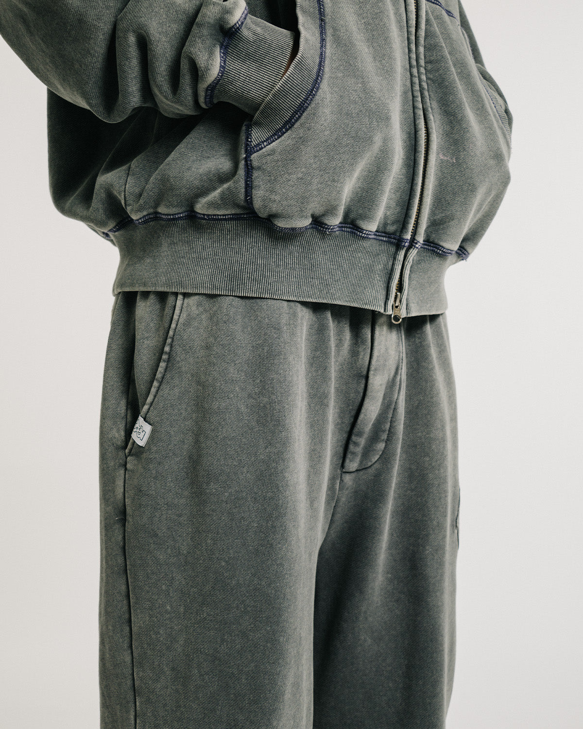 LOGO SWEAT PANTS - CHARCOAL