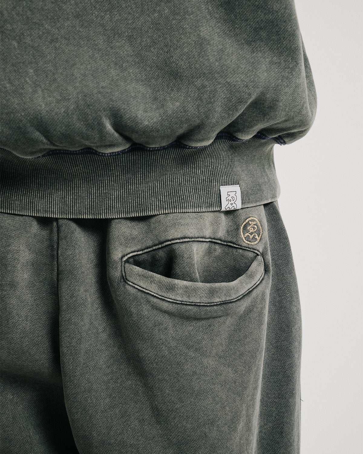 LOGO SWEAT PANTS - CHARCOAL