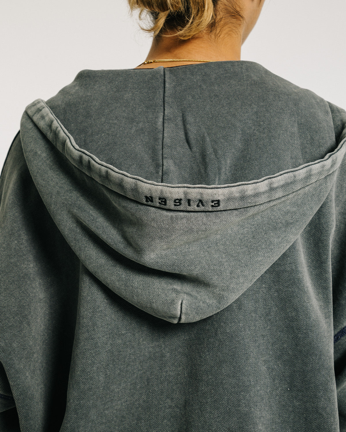 LOGO ZIP HOODIE - CHARCOAL