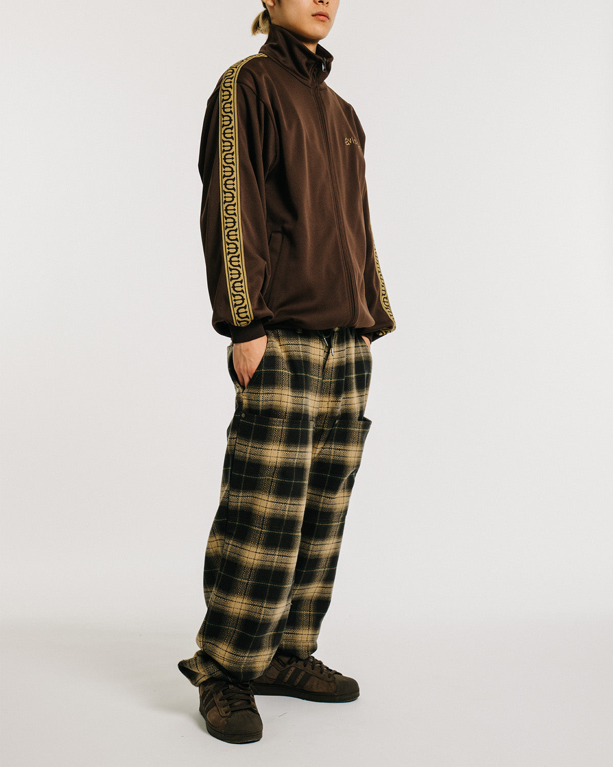 E LOGO TRACK JACKET - BROWN