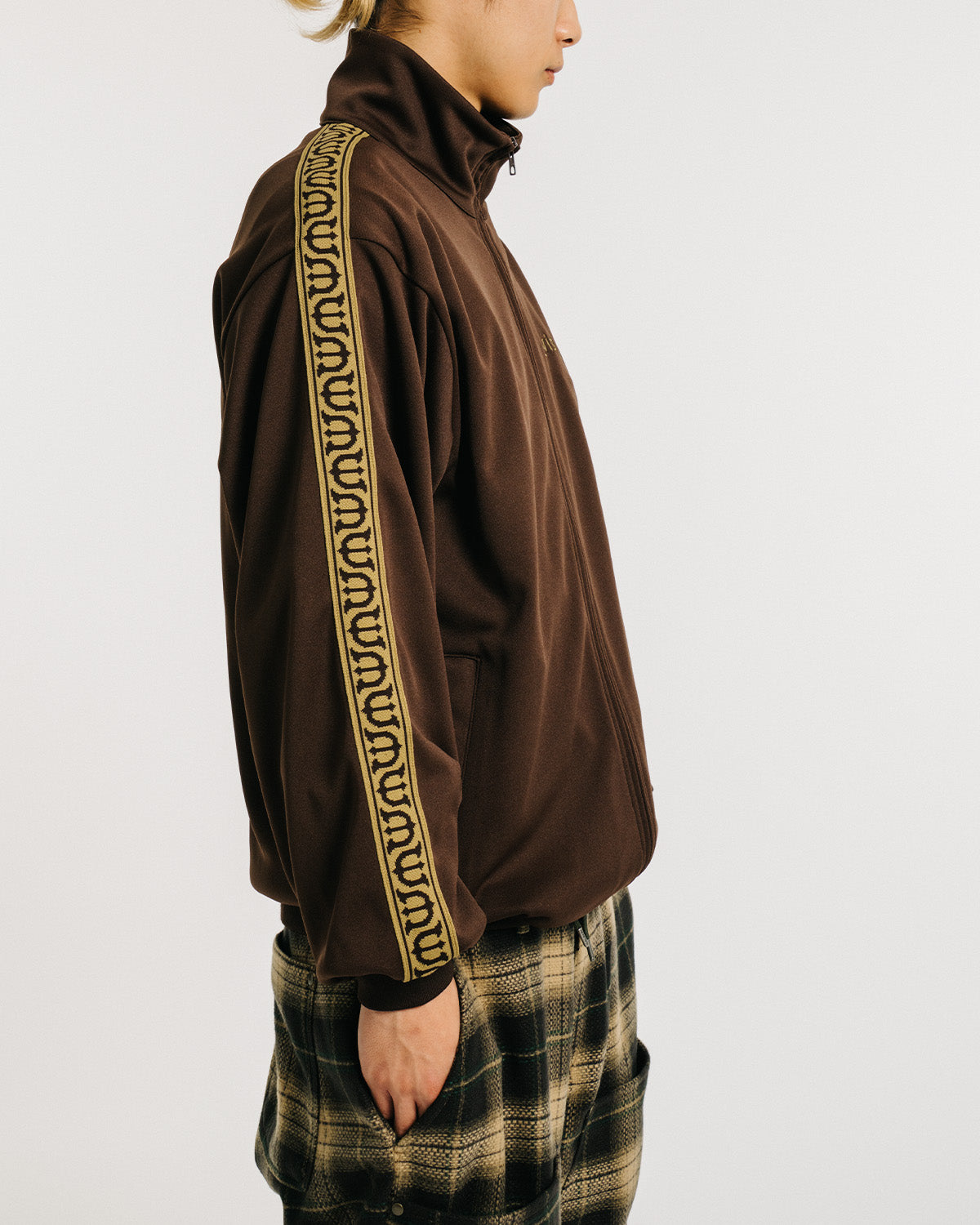 E LOGO TRACK JACKET - BROWN