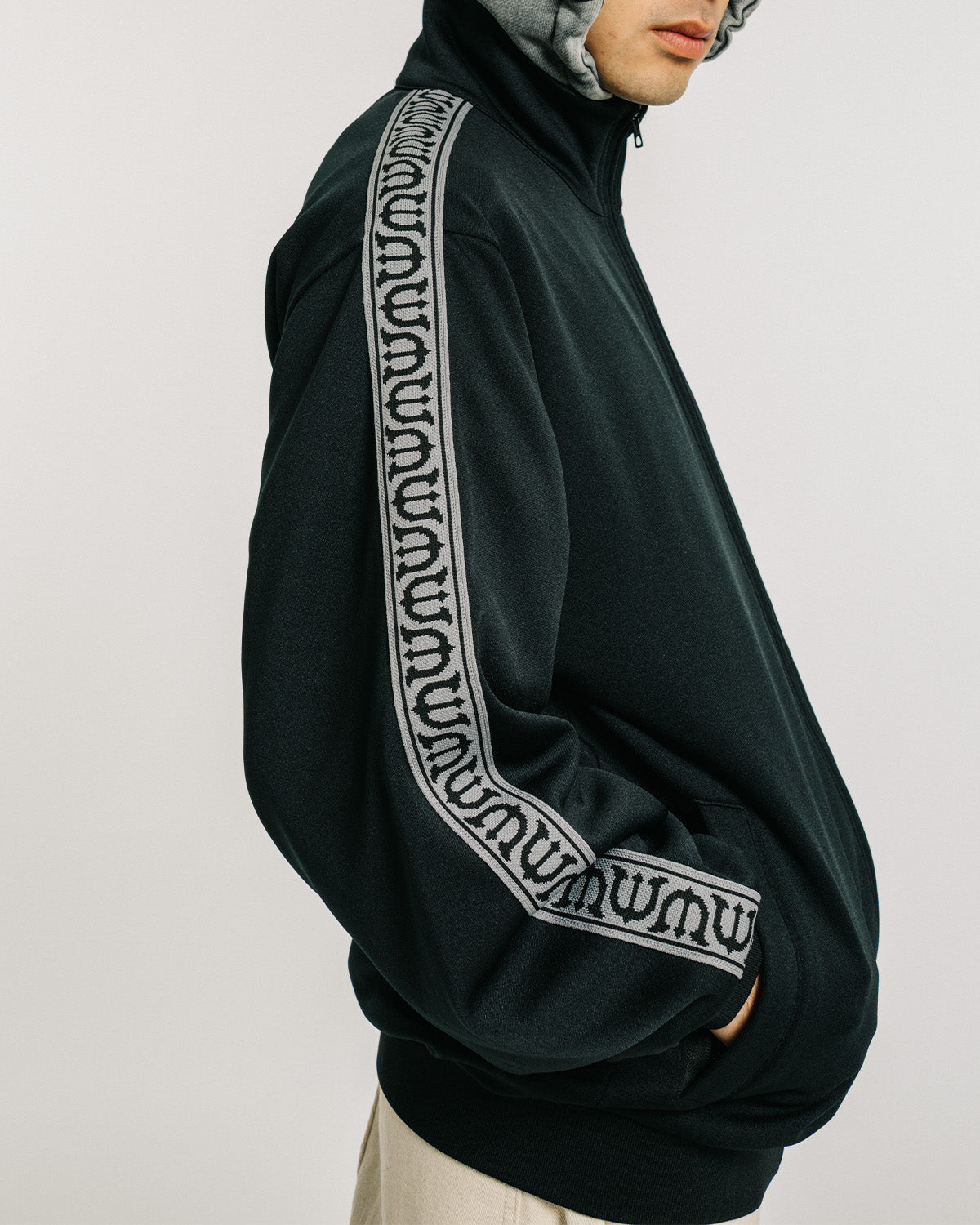 E LOGO TRACK JACKET - BLACK
