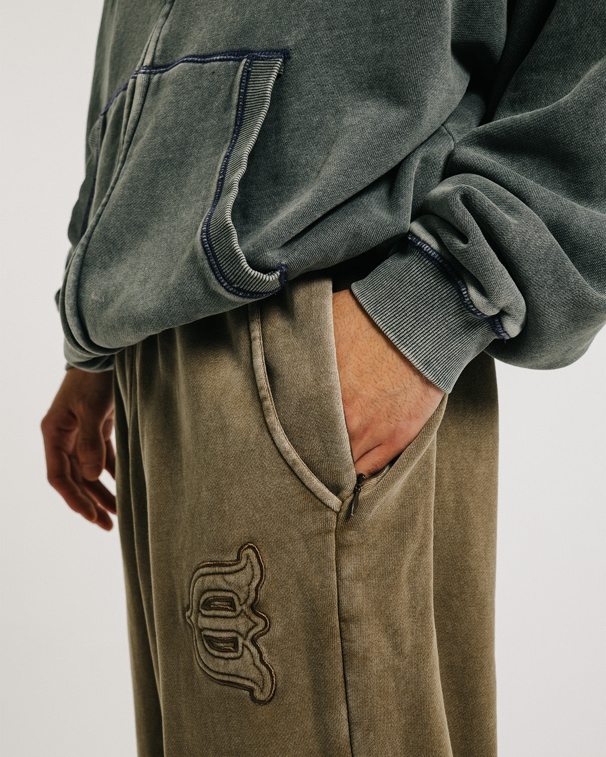 LOGO SWEAT PANTS - MOCHA