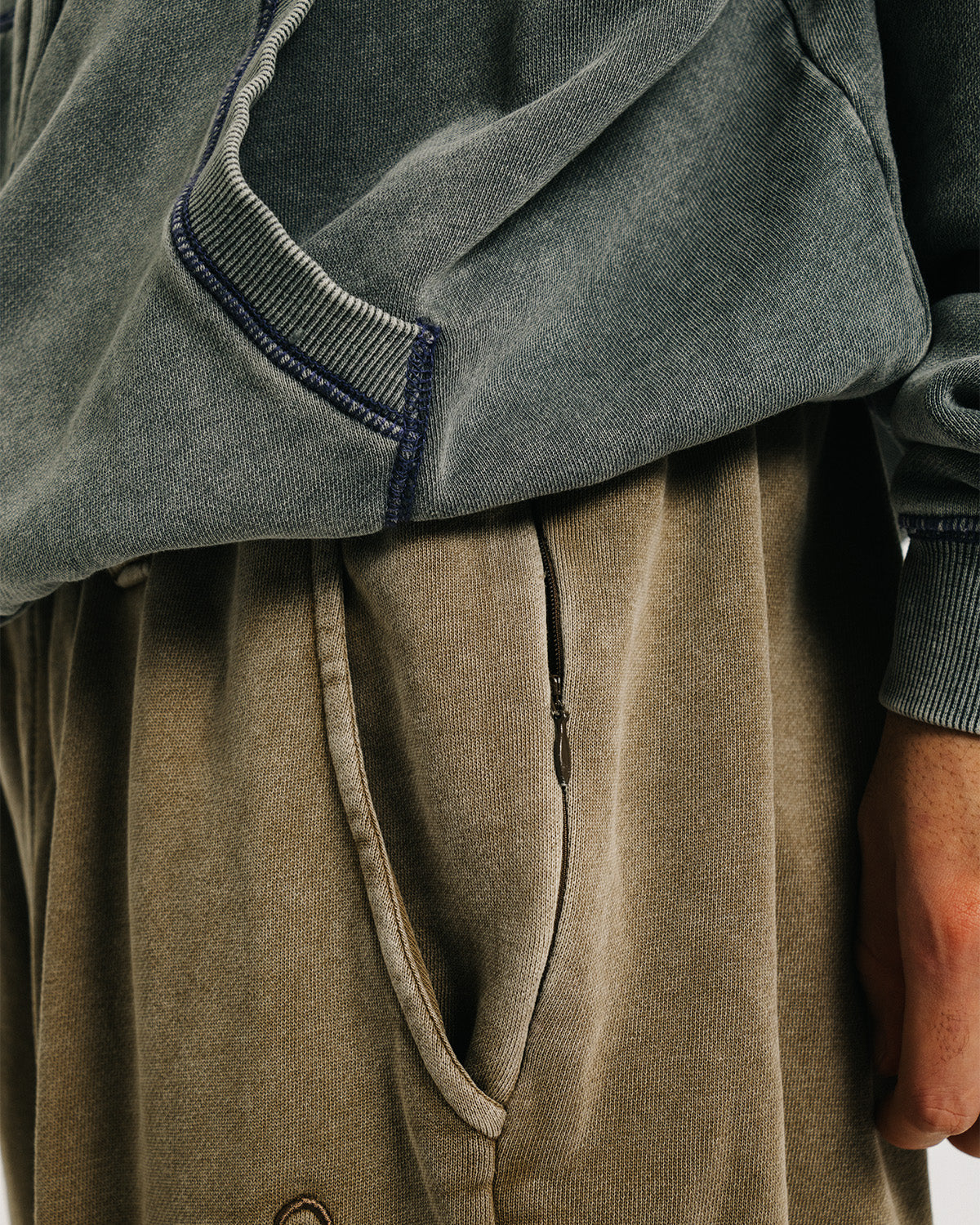 LOGO SWEAT PANTS - MOCHA