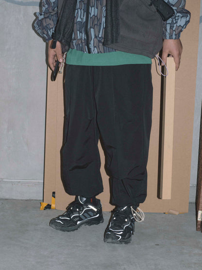 POSTMAN PINTUCK PANTS - BLACK